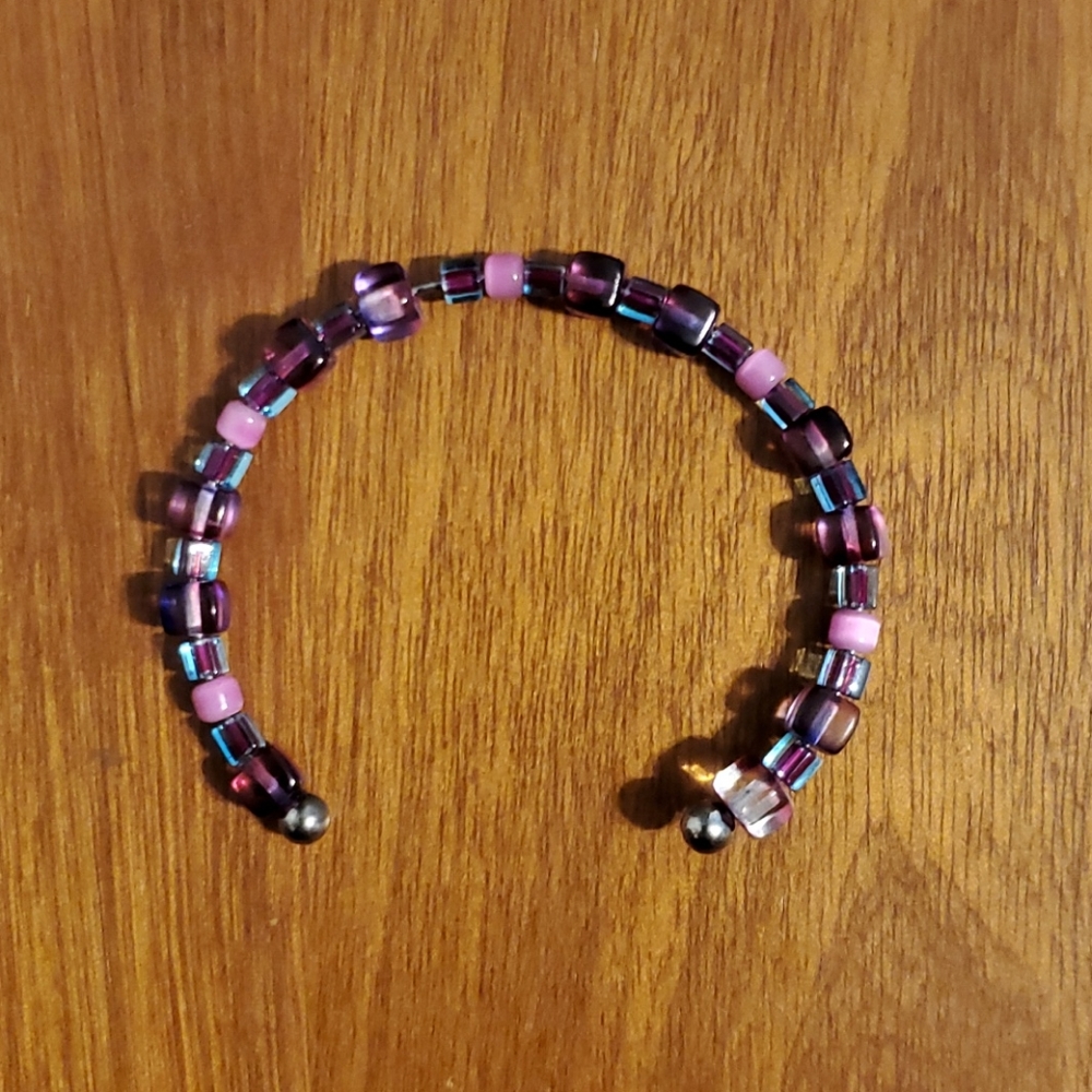 EUC Purple, Pink, & Blue Beaded Bracelet